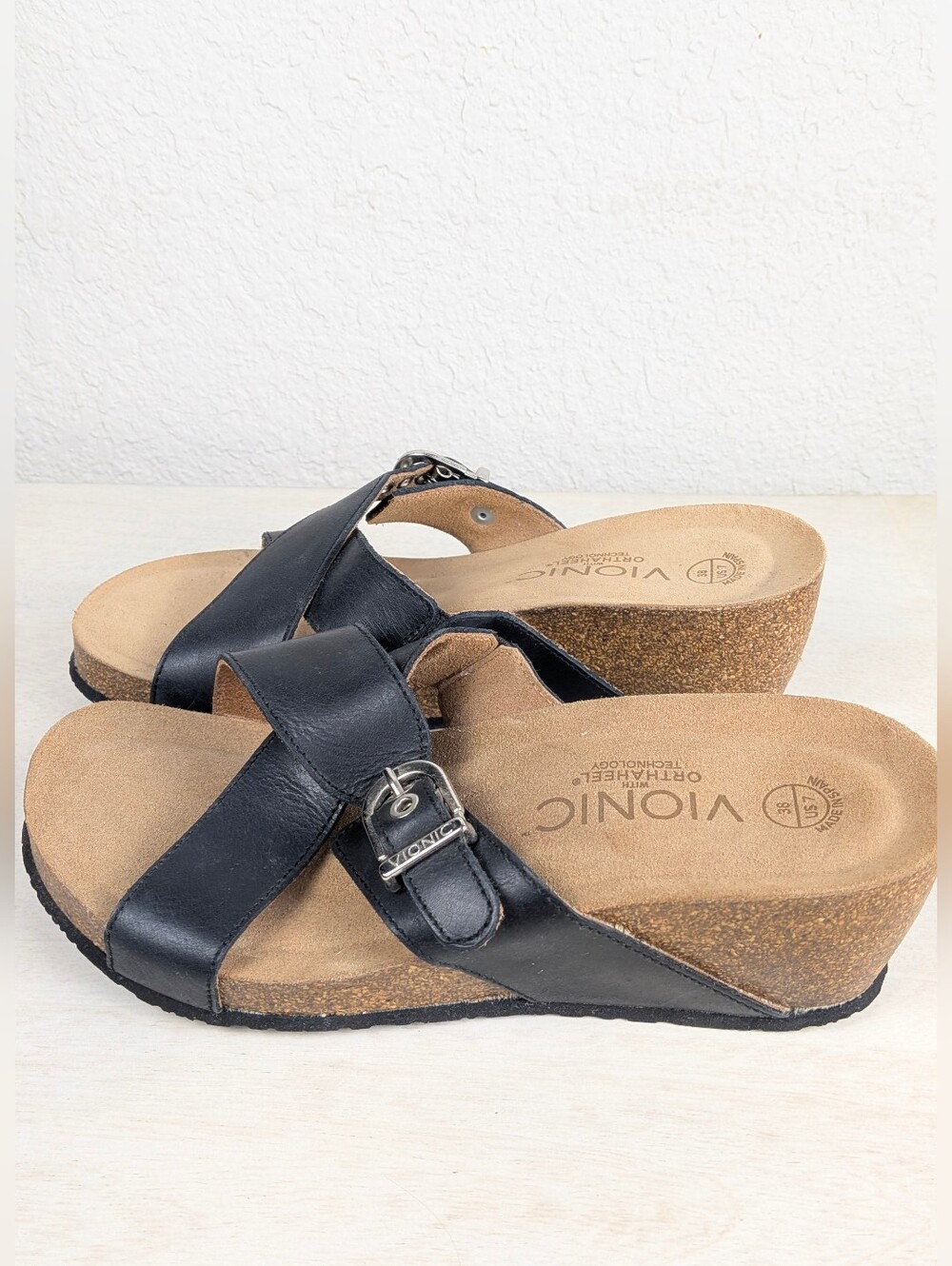 Vionic Mallorca Wedge Sandal Size 7 (38) Black Leather Cork Orthaheel 2.5"